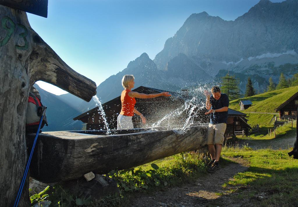 Bio-Holzhaus Und Landhaus Heimat Ramsau am Dachstein Exterior photo
